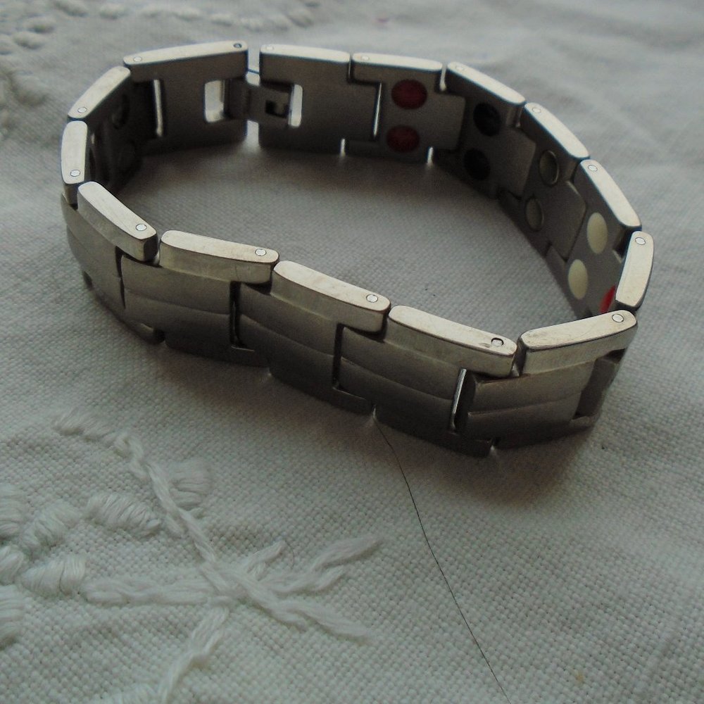 Silver tone bracelet with magnets